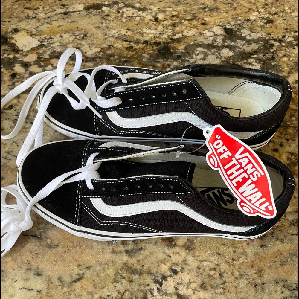 Vans Unisex Old Skool Lace Up Sneakers